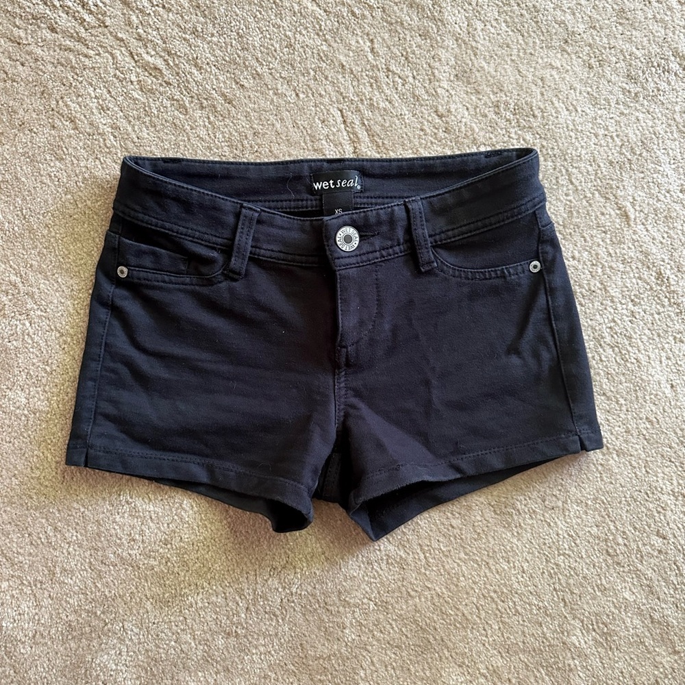Black stretchy & soft low rise shorts